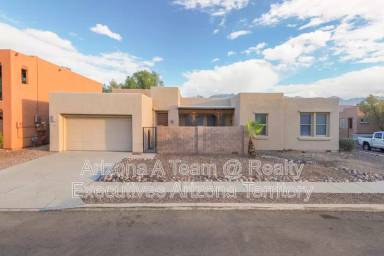Main picture of 2927 N Cardell Cir