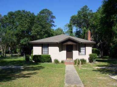 Main picture of 2004 Hollywood Dr