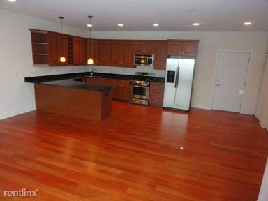 Main picture of 6957 N Greenview Ave