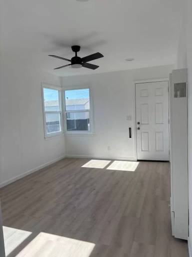 Main picture of 218 Oak St