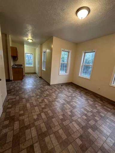 Main picture of 9315 Quebec Ave