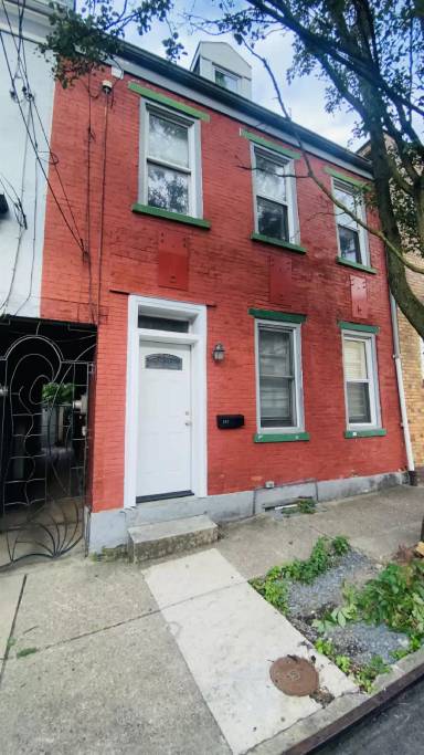 Main picture of 107 S 11th St