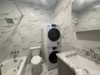 Main picture of 647 W 42nd St