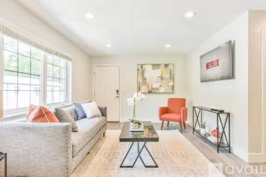 Main picture of 905 Briarcliff Road NE