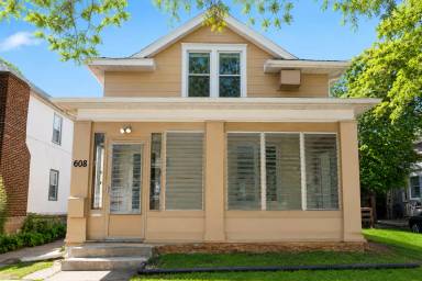 Main picture of 608 8th St SE