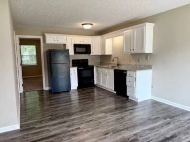 Main picture of 2021 Hickory St