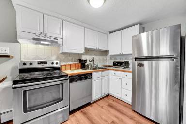 Main picture of 655 N Pearl St