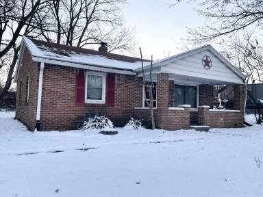 Main picture of 2323 N Leland Ave