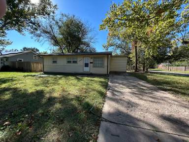 Main picture of 4605 S Glenn Ave