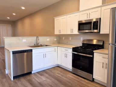 Main picture of 1316 E Grand Ave