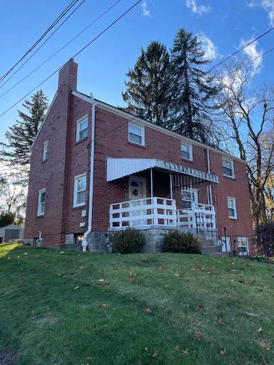 Main picture of 250 Locust St