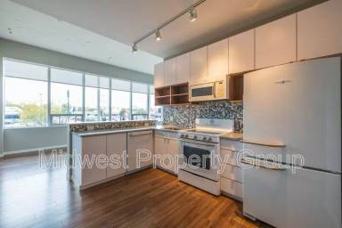 Main picture of 4100 Lindell Blvd
