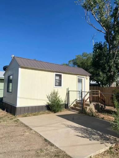 Main picture of 709 E 2nd St