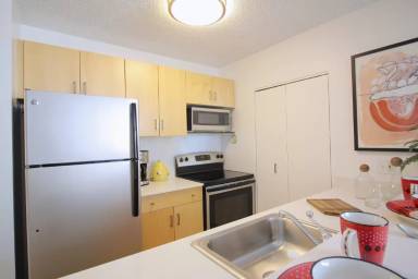 Main picture of 749 N Clark St