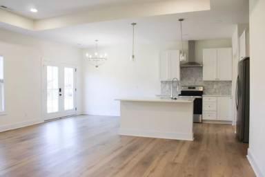 Main picture of 481 Creekview Ln