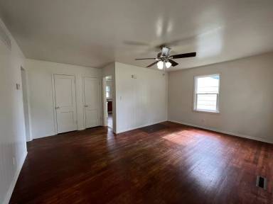 Main picture of 616 W 11th St