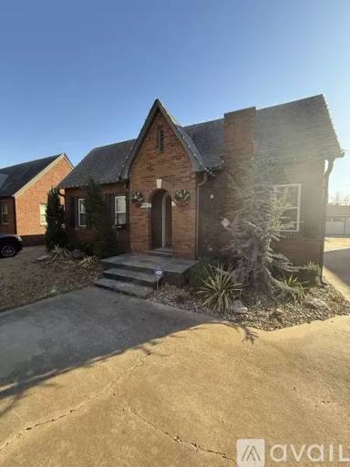 Main picture of 1020 E 36th St