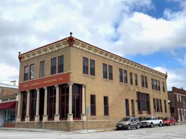 Main picture of 112 W McPherson St