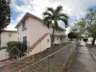 Main picture of 820 N Sapodilla Ave