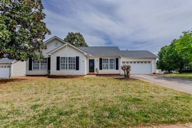 Main picture of 103 Hickory Rock Ln