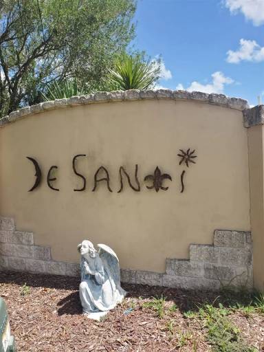 Main picture of De Santi Apartments