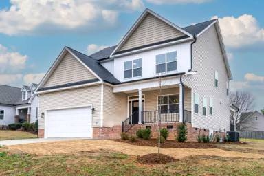 Main picture of 715 Winding Oak Way