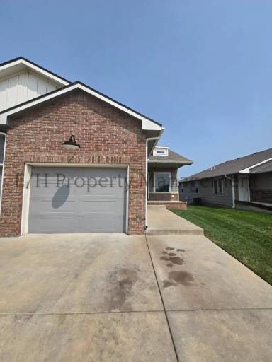 Main picture of 2220 E Village Estates Dr