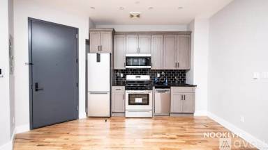 Main picture of 2266 Pacific St