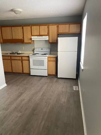 Main picture of 67 E Finch Ave
