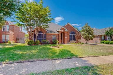 Main picture of 410 Hampton Cir