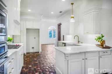Main picture of 2912 Rue Dauphine