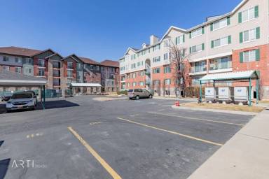 Main picture of 108 W Cougar Blvd