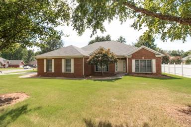 Main picture of 123 Arabian Dr