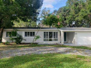Main picture of 5055 Lake Howell Rd