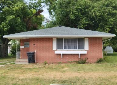 Main picture of 104 W Scott St