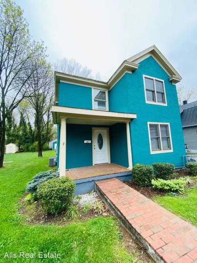 Main picture of 36 E Shirley Ave
