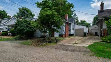 Main picture of 1126 18th St NE