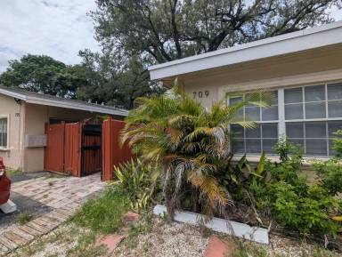 Main picture of 709 SW 14th Ave