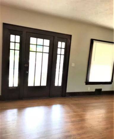 Main picture of 1237 N Robberson Ave