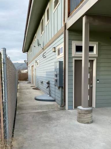 Main picture of 2221 River Rd