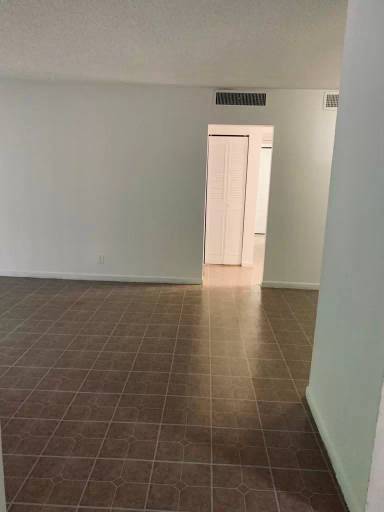 Main picture of 4007 N University Dr