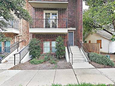 Main picture of 2821 Parmer Ave