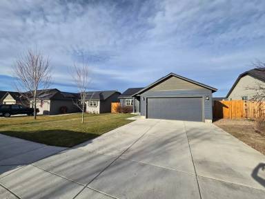 Main picture of 479 NE Poplar Ln