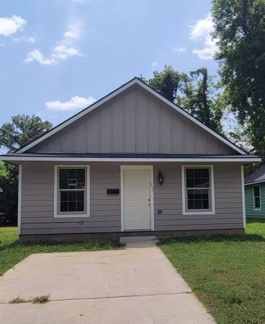 Main picture of 111 E Gregg St