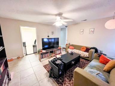 Main picture of 3823 NW 45th St