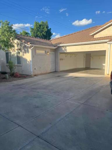 Main picture of 2056 E