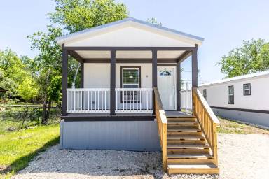 Main picture of 193 Live Oaks St
