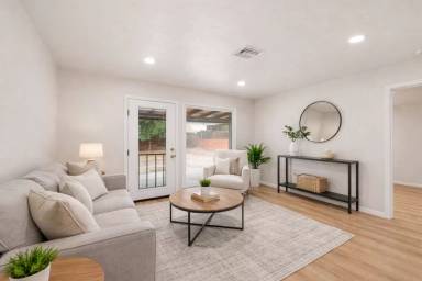 Main picture of 5162 Ewing St