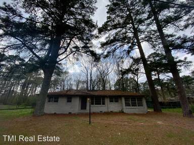 Main picture of 2268 4th Place Cir NE