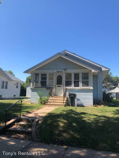 Main picture of 1012 W 7th St